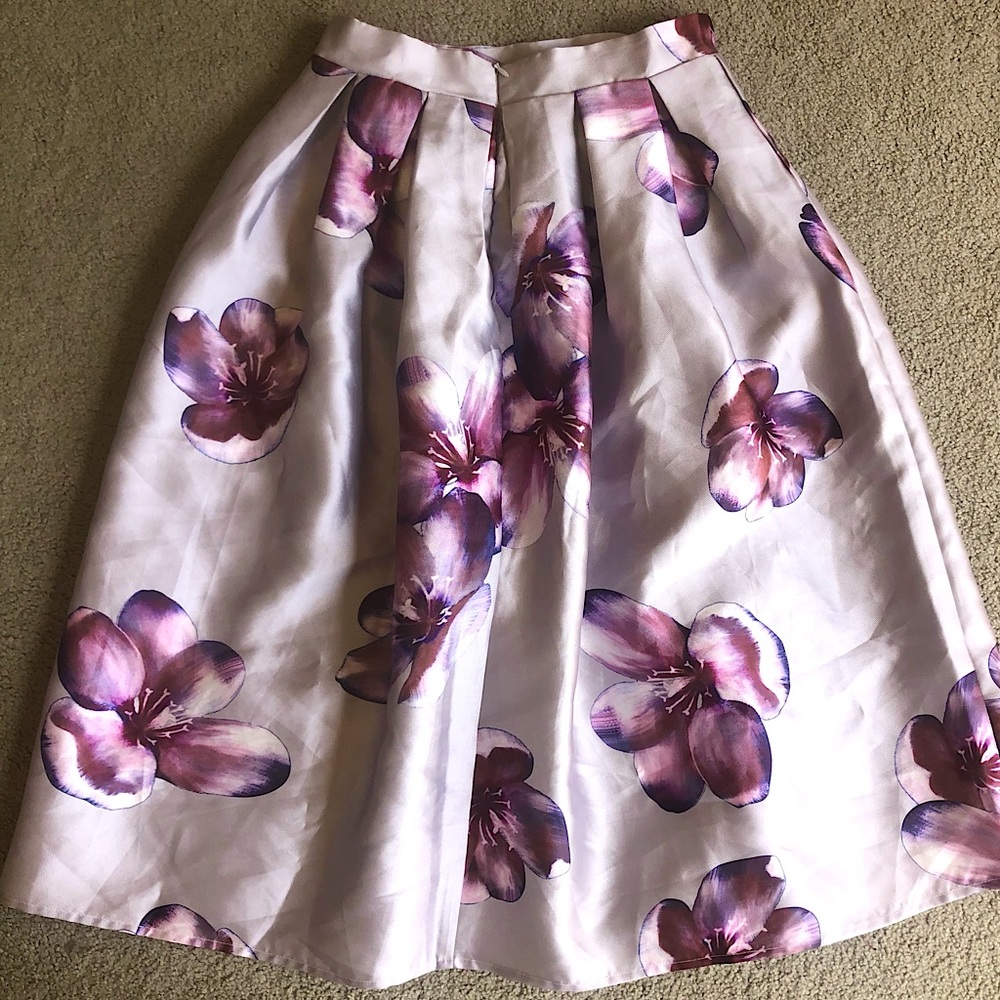 Pretty floral pleated skirt